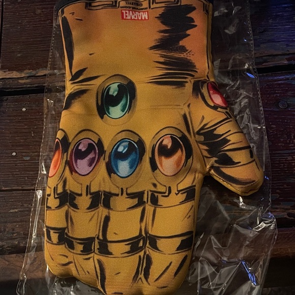 Marvel Infinity Gauntlet Glove with Gem Colors - Picture 6 of 7